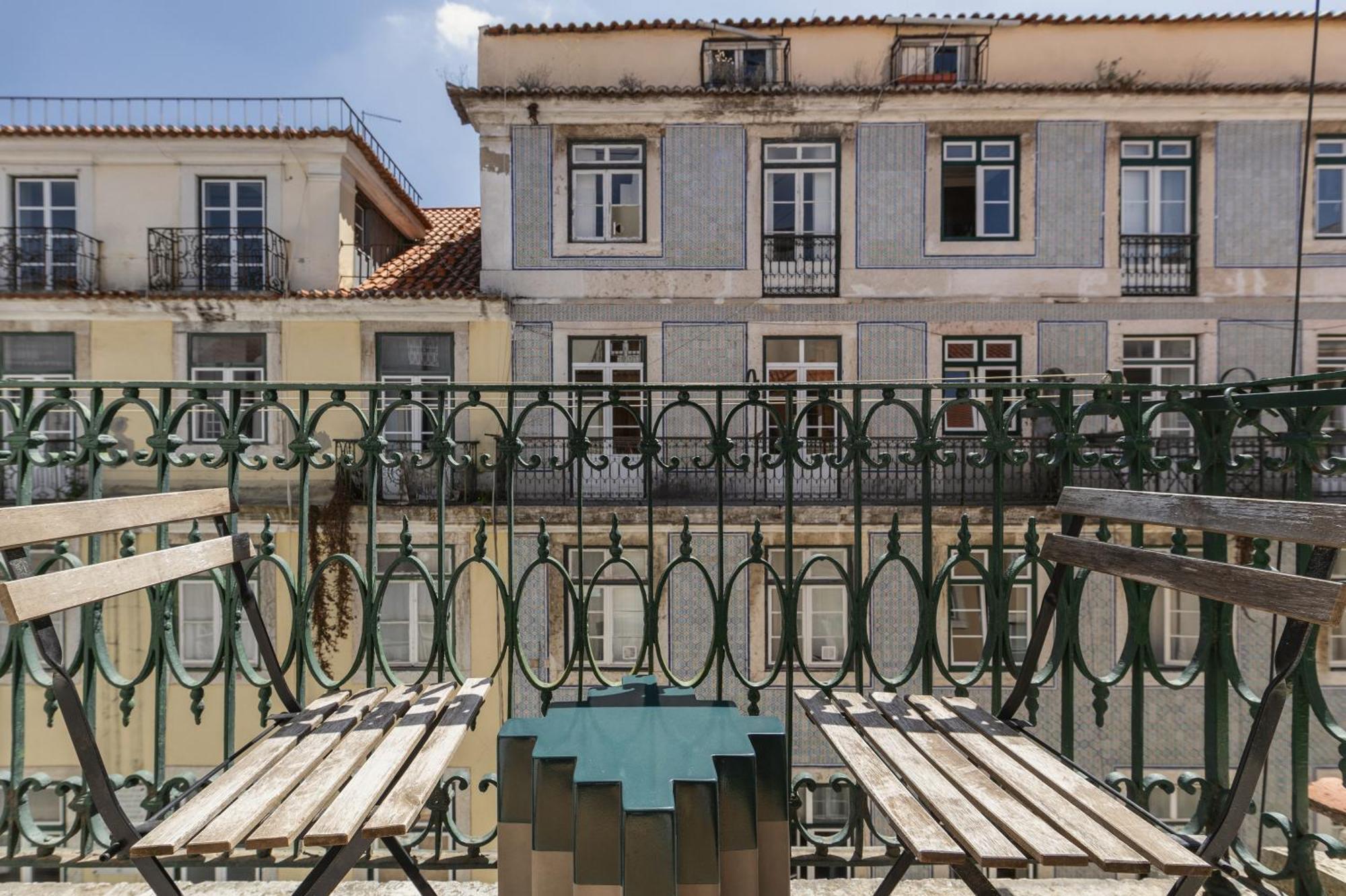 The Traditional Arts Memoir, Downtown Flat With Balcony And Comfort Lisboa Eksteriør billede